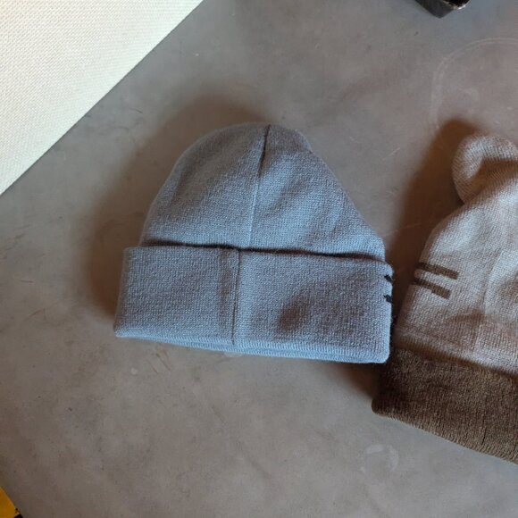 Bundle of 2 knitted Pusheen hats - Picture 14 of 16